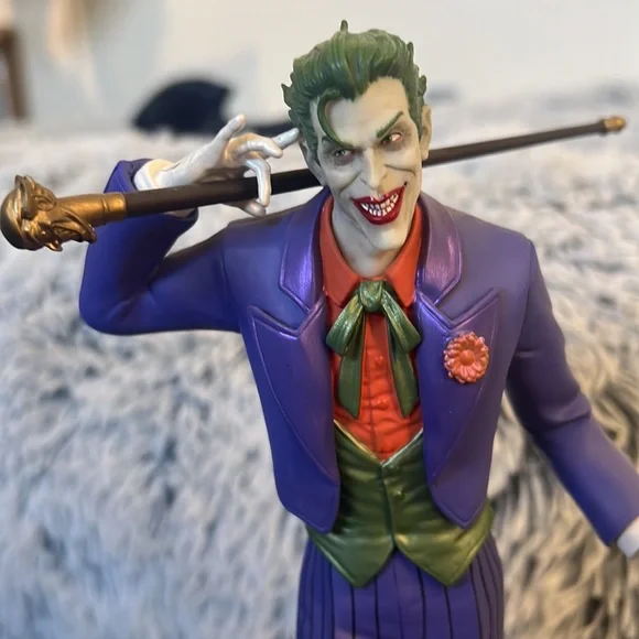 Joker statue - Picture 3 of 10